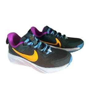 New Nike star runner girl shoes size 11c